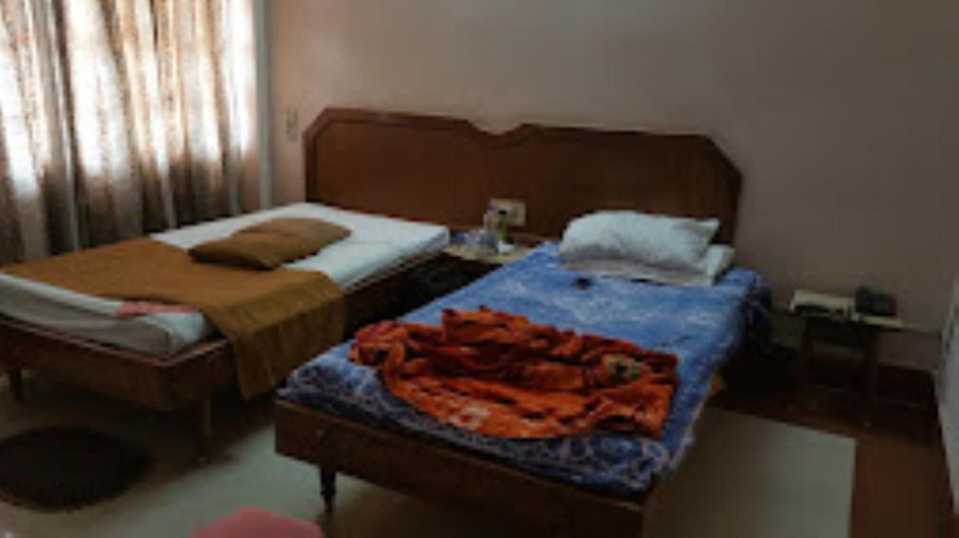 Hotel Blue Wheel,Бхубанешвар Екстериор снимка