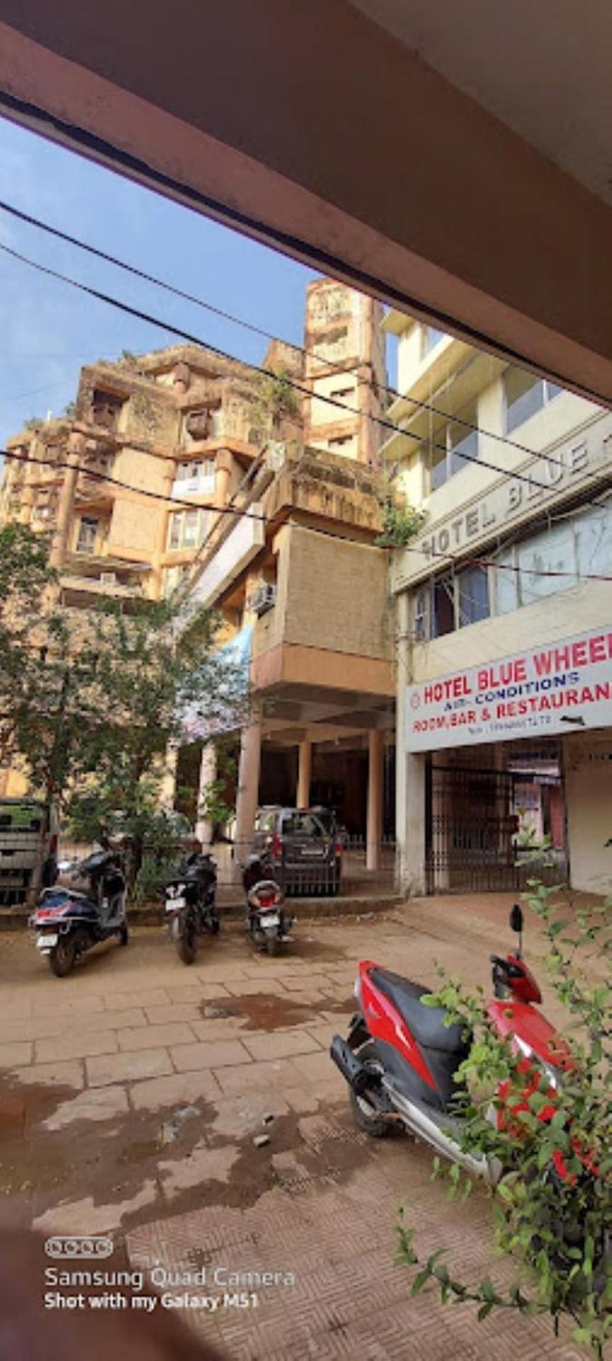 Hotel Blue Wheel,Бхубанешвар Екстериор снимка