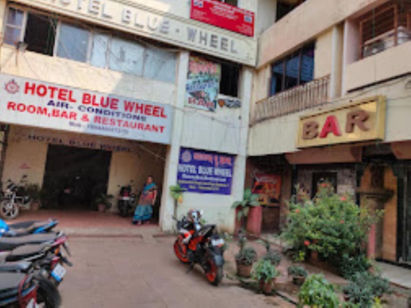 Hotel Blue Wheel,Бхубанешвар Екстериор снимка